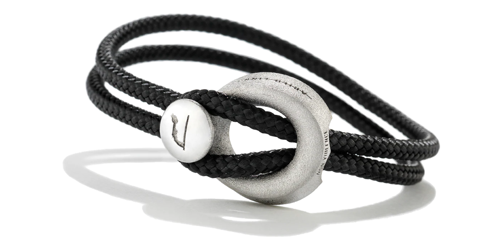 Forsiden av Humanium Metal armbåndet Forsiden av Humanium Metal armbåndet